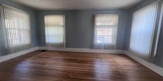 Large Single Family Five Bedroom Home! Large Single Family Five Bedroom Home! Gallery 6