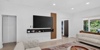 8810 Cadillac Ave Gallery 1