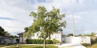 Cute 2 Bedroom 1 Bath with huge Screen Porch Cute 2 Bedroom 1 Bath with huge Screen Porch Gallery 1