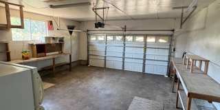Green area 3 Bedroom 2 Bath with Garage Gallery 11