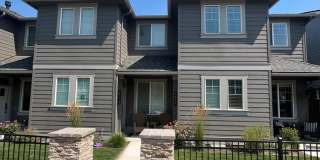 Beautiful 3 Bed/2.5 Bath Townhome - Community Pool and Fitness Center! Gallery 1