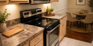 Gorgeous  Forest View, Wood Floors  1/1 condo for RENT @The Crest close to UCF. Gallery 11