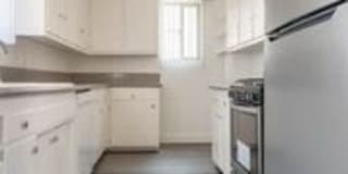 4854-4860 Hazeltine Apartments Gallery 17