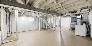 Stunning 3 bedroom home in Brookline available July 1! Gallery 22