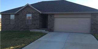 3 Bed, 2Bath, 2 Car Garage, with Fenced in Yard!! Gallery 1