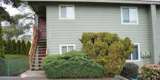 Beaverton 2Bdr: Wood-burning Fireplace, W/D, & Parking! Beaverton 2Bdr: Wood-burning Fireplace, W/D, & Parking! Gallery 1
