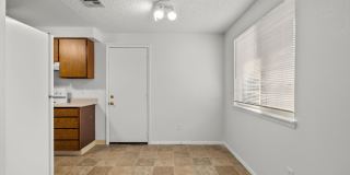 Charming townhome centrally located with great access to the Greenbelt and BSU! Gallery 6