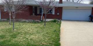 Charming 2 Bed / 1 Bath in PRIME Longmont Location – Garage + Yard + Fruit Trees Gallery 1