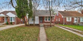 $1300 3 bedroom bungalow Gallery 1