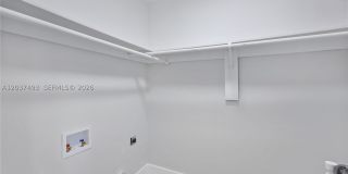 5420 Hollywood Blvd Gallery 11