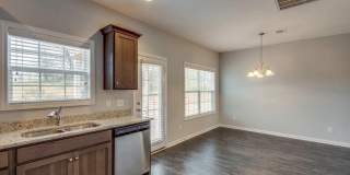 Fairview Station - Beautiful 4 / 2.5 - FENCED! Gallery 10