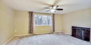 Updated 3+2.5 End Unit w/ 2 PARKING SPACES Gallery 11