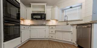 Luxurious Oasis with Poolside Serenity: Discover 17300 Zinc Drive, Edmond Gallery 16