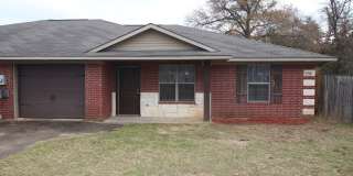Available 3 Bedroom Duplex in Lindale! Gallery 1