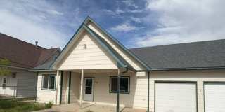 Fully Renovated 3 Bed 2.5 Bath Townhome w/ 1 Car Garage & Yard! Gallery 3