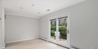 25 Miles Avenue Gallery 20