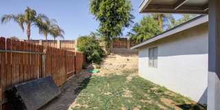 Cozy 3BD/2BA Home in Bakersfield's 93306 — Fully Equipped, Fireplace, Solar & All Pets Welcome! Gallery 13