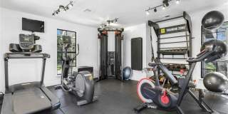 St. James Crossing Apartment Homes Gallery 6