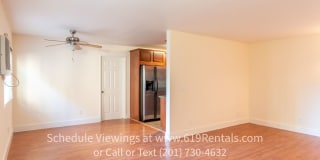 Nice large 2 Bedroom, 2 Bath Condo Gallery 4