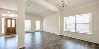Large home in Pflugerville!  3 car garage - Highland Park Neighborhood Gallery 13