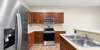 1049 NE 42nd Pl Gallery 1