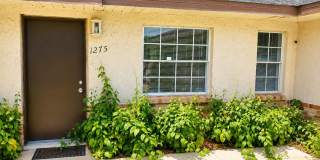 Spacious 3 Bedroom / 2 Bathroom Apartment with Private Garage Gallery 1