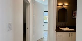 Five Bedroom/Four Bathroom Luxury House in Koreatown Gallery 10