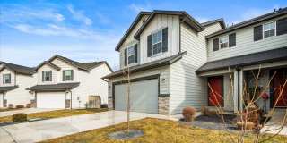 Beautiful Home 3 bed, 2.5 baths - Pet Friendly - Ready Now! Gallery 1