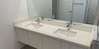 10445 NW 81st Ter th 10045 DORAL, FL 33178 Gallery 18