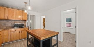 Highlands 3BR Rental – In-Unit Laundry, Storage & Outdoor Space Gallery 8