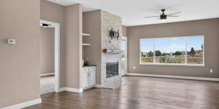 Updated 3BD/3BA Townhome: Quartz Counters, Full Basement Suite/Home Theater, Central A/C Gallery 9