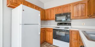 1st Floor Primary Bedroom - Kiln Creek Gallery 10