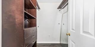 4960 CLARENDON Terrace Gallery 38