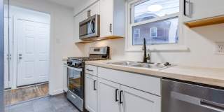 AVAILABLE JUNE 2026! - 2 Bedroom Suburban Vibes in the HEART of the City!! Gallery 15