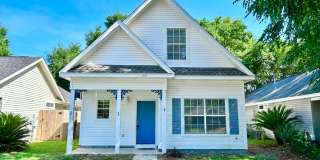Charming 3-Bedroom Cottage Gallery 1