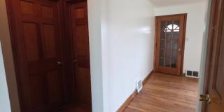 Multi Family Home 3 Bedroom and 1 Bath For Rent Gallery 16