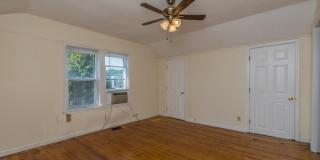 113 E 15th - 4 Bed/2 Bath - Updated kitchen and bath! Gallery 13