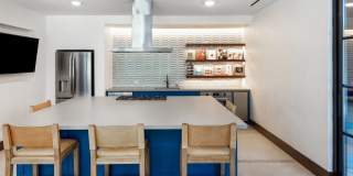 AMLI Lakeline Gallery 19