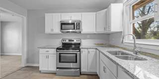 Beautiful 3BR Home in SE Raleigh - Fully Renovated + HUGE Fenced in Yard! Gallery 10
