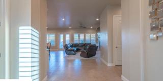 Stunning 2 Bedroom Fully Furnished Home. Community Pool & Mini Golf! Gallery 20