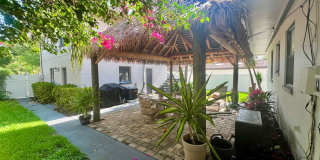 FULLY FURNISHED 2/2 OLD NE BUNGALOW - lease term through March 2027 Gallery 9