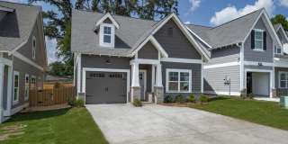 Spacious 3 Bedroom Home with Bonus Room Gallery 1