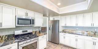 SD: Stunning 4BD/3BA Home in Vista with Panoramic Views, Private Balcony & Large Yard Gallery 14