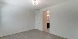 5550 North 16th Street Gallery 26