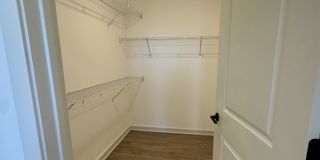 207 E Oak Ave Gallery 7