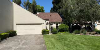 Gorgeous 2 bedroom 2 bath duplex in the trees Gallery 1