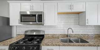 Beautifully Remodeled - Modern Duplex Gallery 13