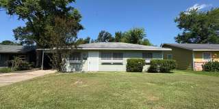 Great 3 bedroom/1 bath home includes gas range and refrigerator! Great 3 bedroom/1 bath home includes gas range and refrigerator! Gallery 1