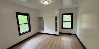 Beautiful 3 Bedroom, 2 Bathroom Home with Private Drive and Large Yard! Gallery 14