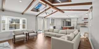 Beautiful Arlington Home South of Lane Gallery 20